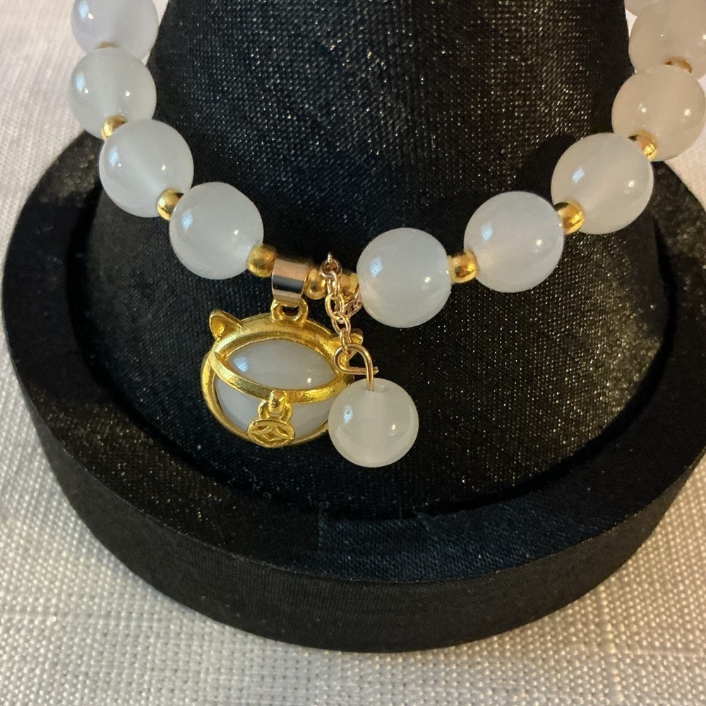 White Glass Beaded Gold Tone Charm Stretch Bracelet - Picture 5 of 5